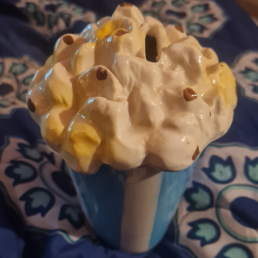 Ceramic Popcorn-Themed Coin Bank